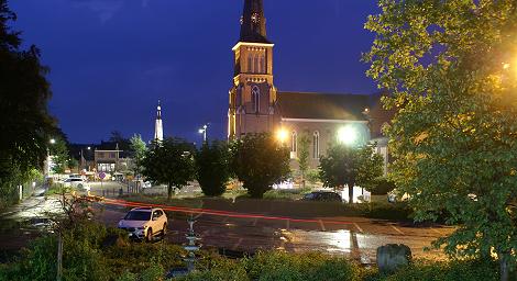 Belmaine: Kirchplatz Kelmis bei Nacht